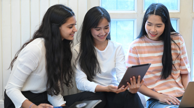 university-student-doing-e-learning-group-by-using-computer-tablet-sitting-together-sitting-room-floor_35674-2532